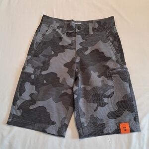 Urban Pipeline boys size 12 camo cargo shorts New